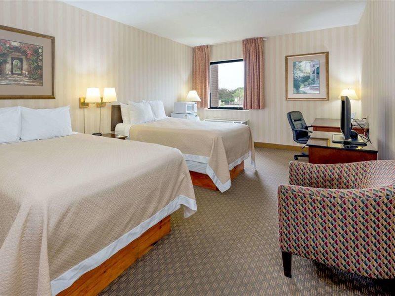 Days Inn & Suites By Wyndham Northwest Indianapolis Esterno foto