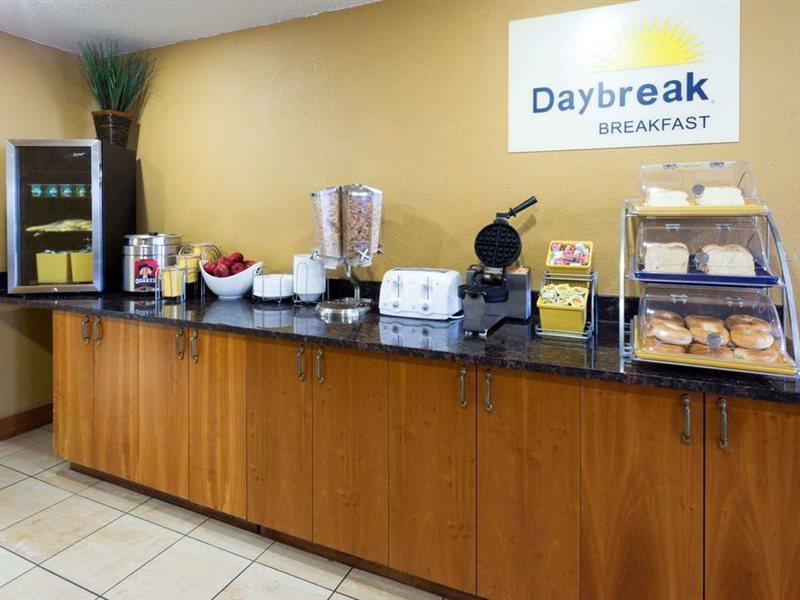 Days Inn & Suites By Wyndham Northwest Indianapolis Esterno foto