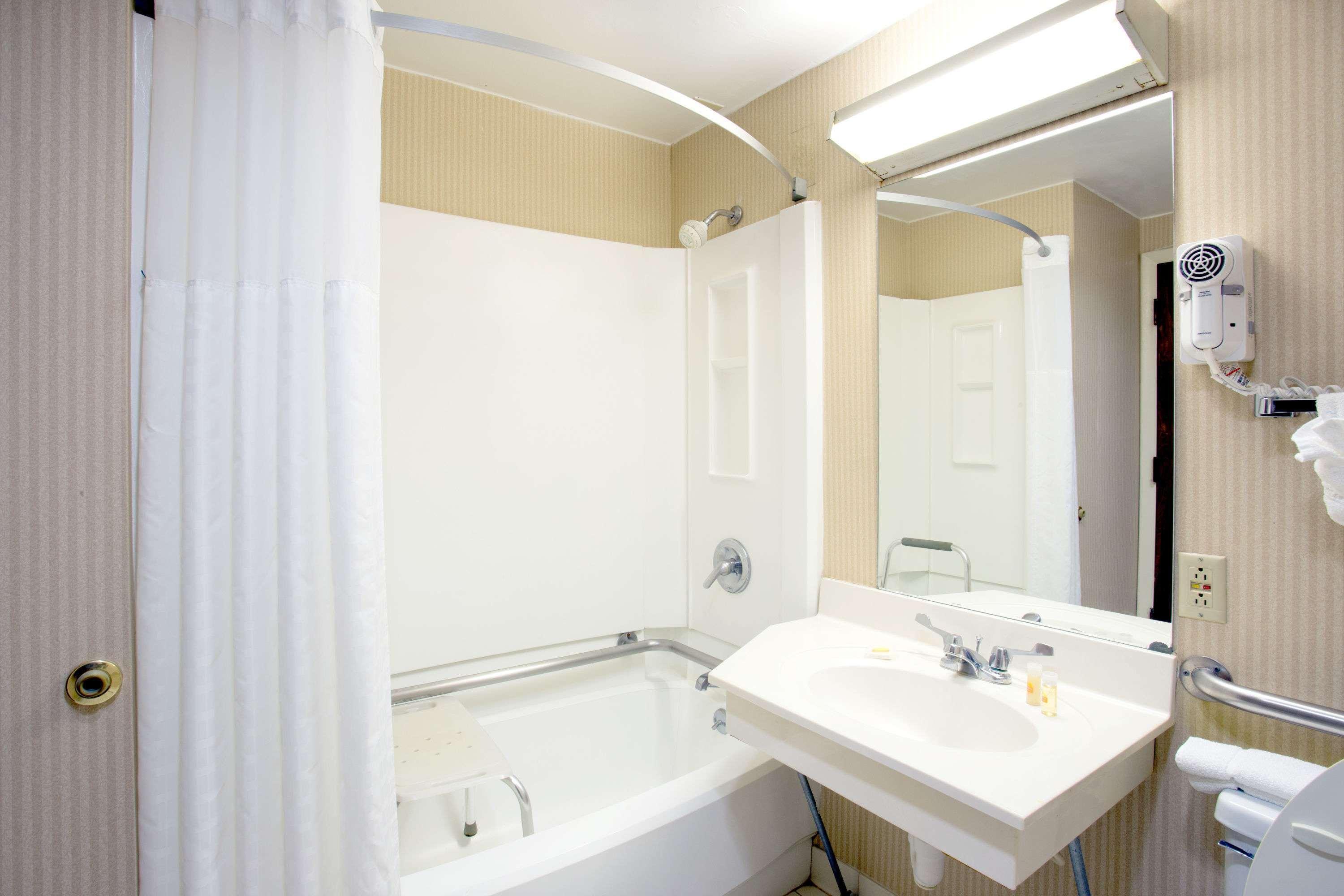Days Inn & Suites By Wyndham Northwest Indianapolis Esterno foto