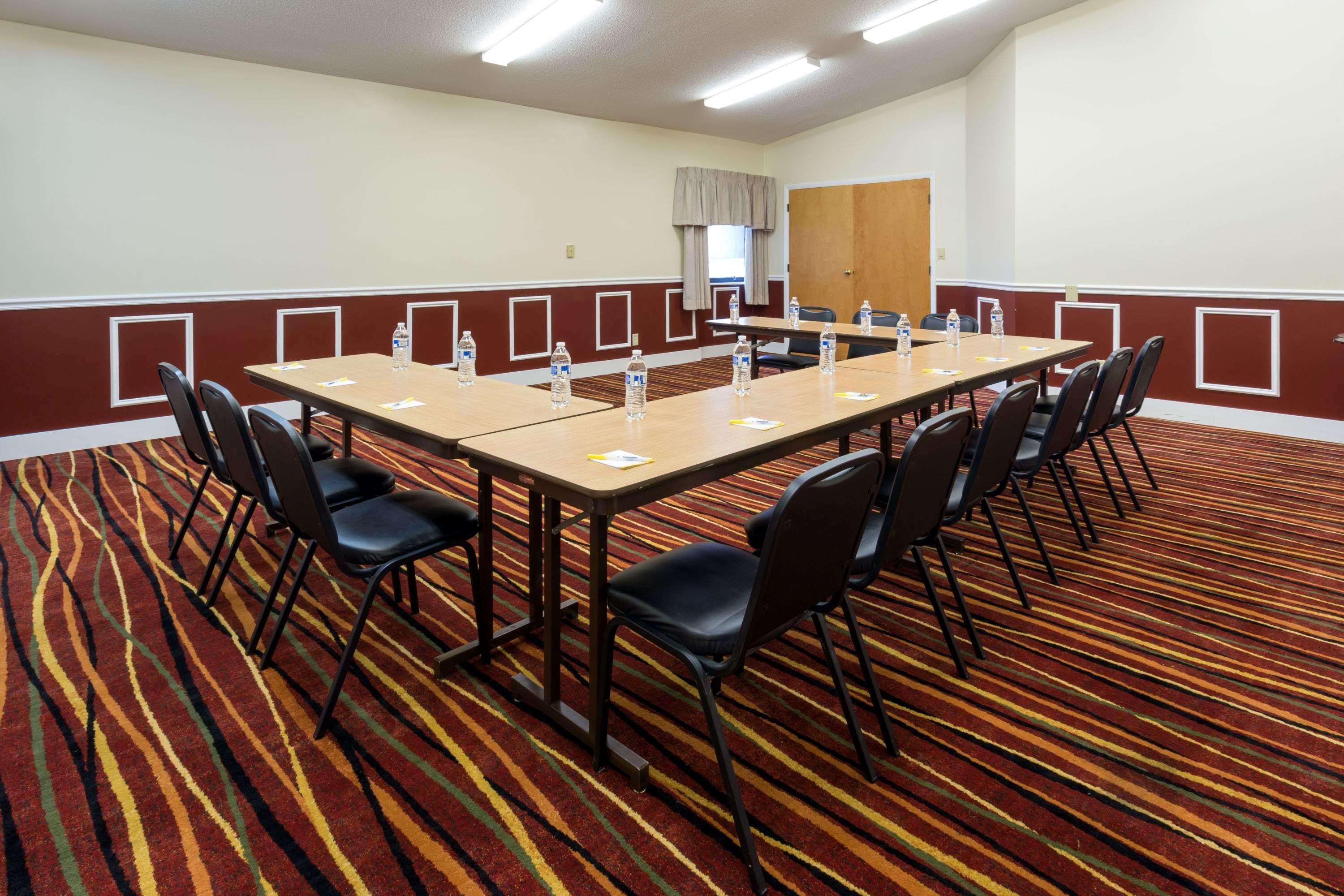 Days Inn & Suites By Wyndham Northwest Indianapolis Esterno foto