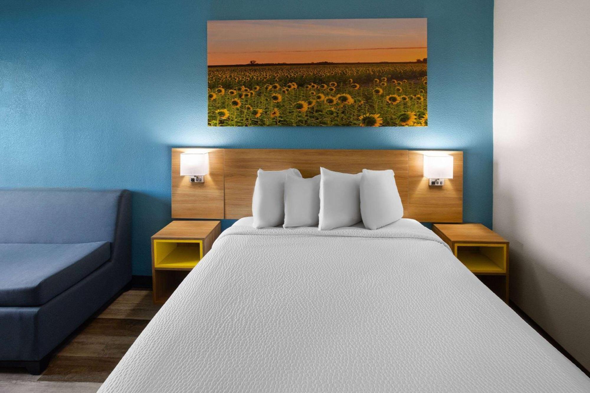 Days Inn & Suites By Wyndham Northwest Indianapolis Esterno foto