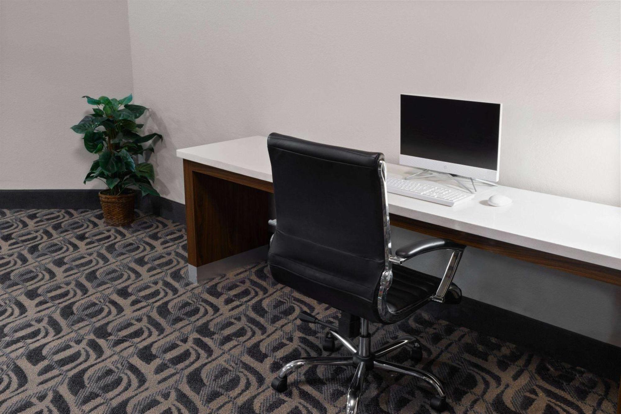 Days Inn & Suites By Wyndham Northwest Indianapolis Esterno foto