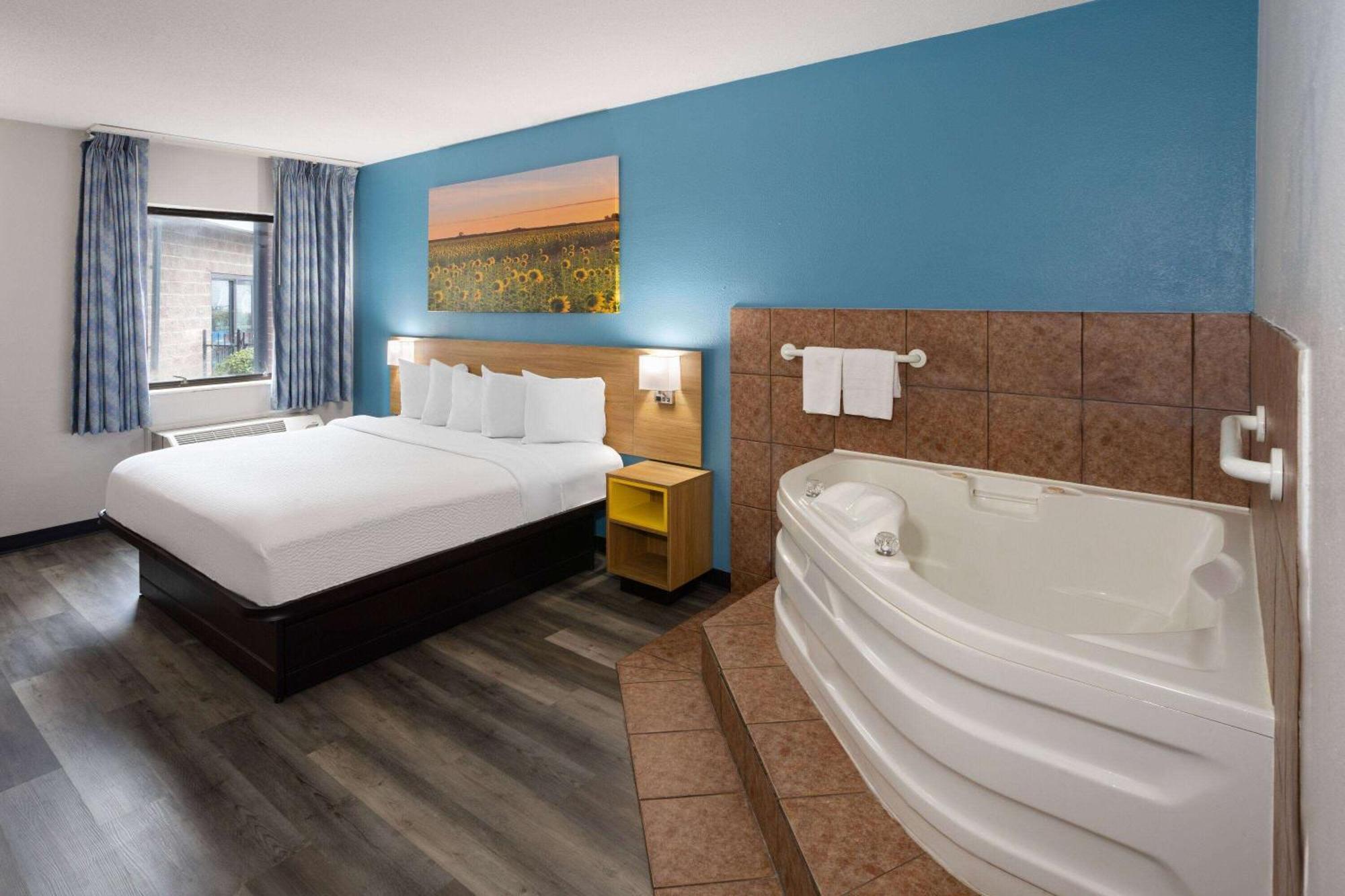 Days Inn & Suites By Wyndham Northwest Indianapolis Esterno foto