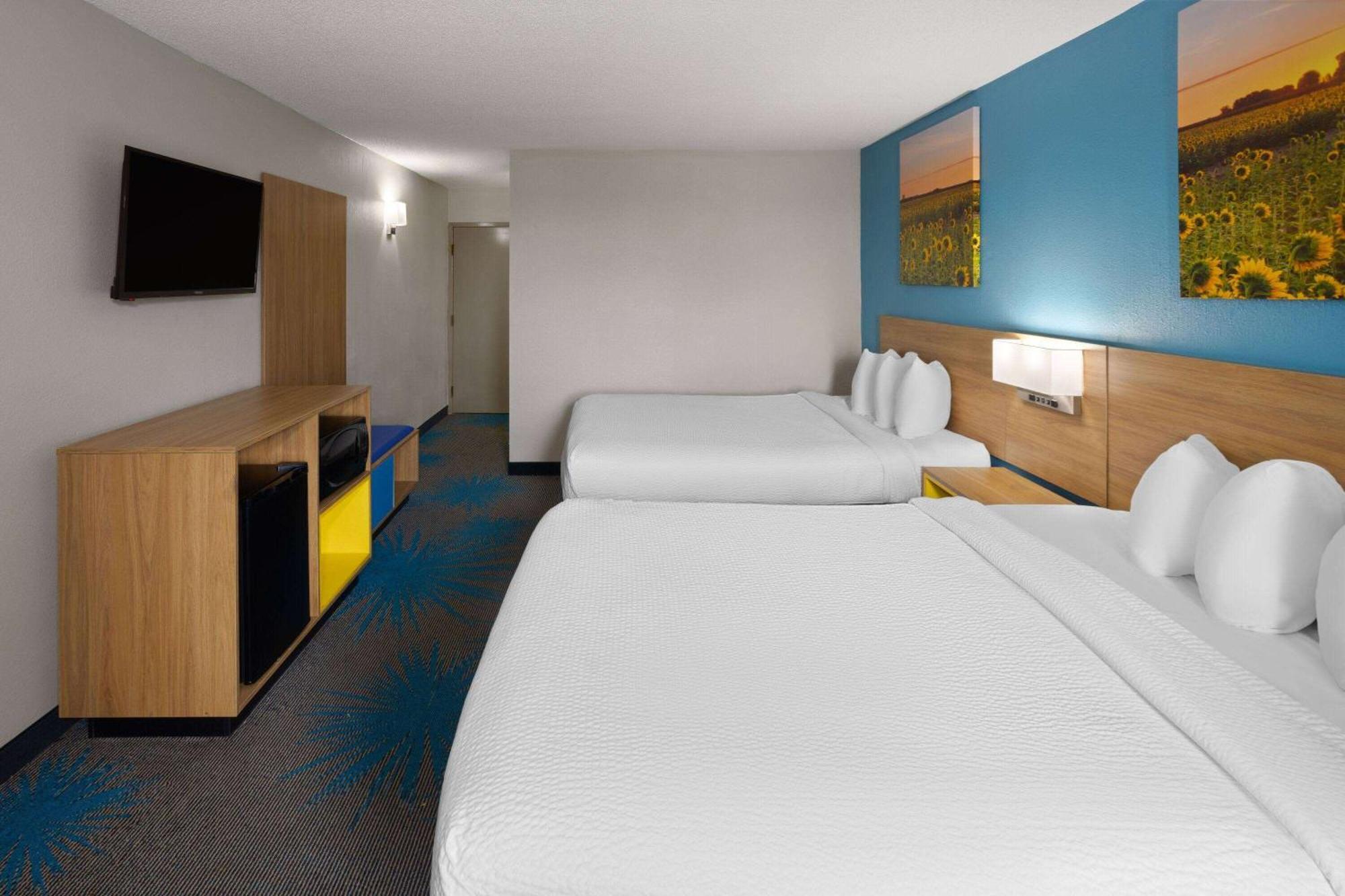 Days Inn & Suites By Wyndham Northwest Indianapolis Esterno foto