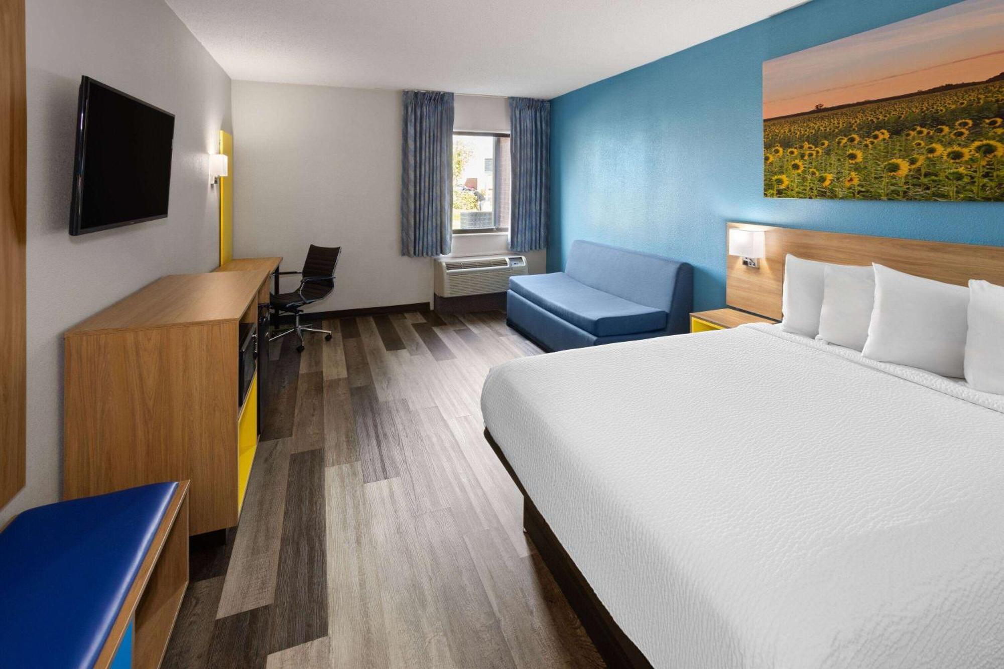 Days Inn & Suites By Wyndham Northwest Indianapolis Esterno foto