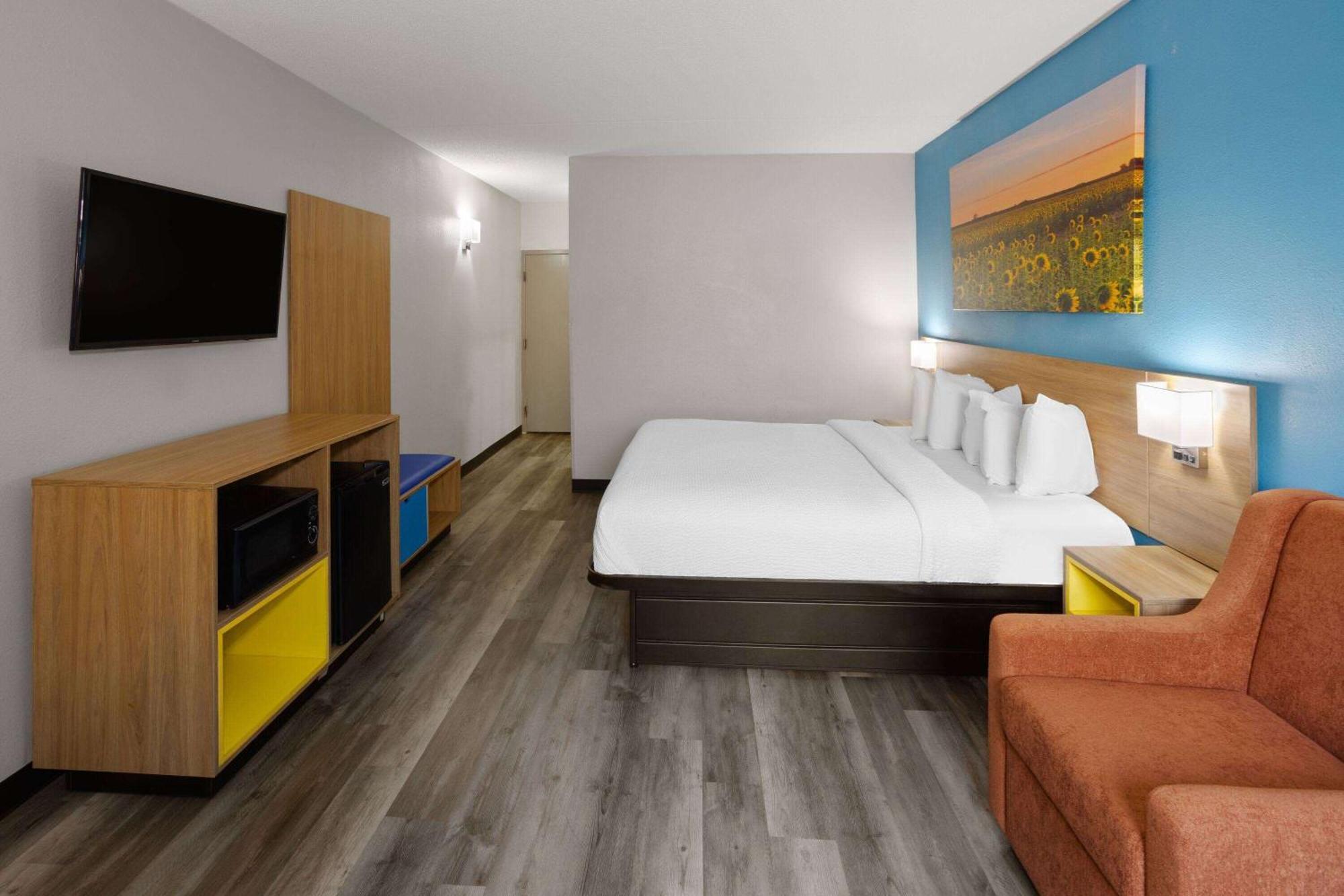 Days Inn & Suites By Wyndham Northwest Indianapolis Esterno foto