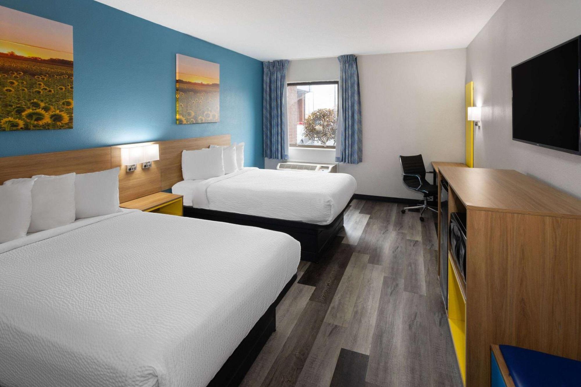 Days Inn & Suites By Wyndham Northwest Indianapolis Esterno foto