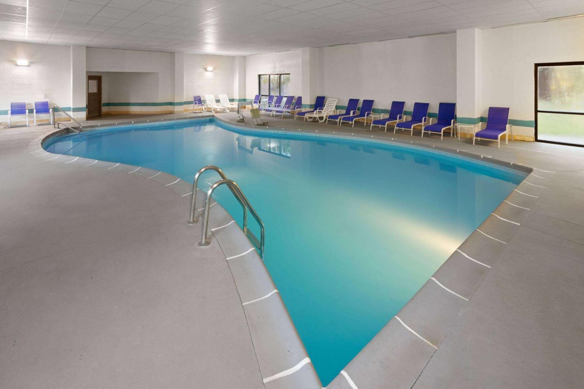 Days Inn & Suites By Wyndham Northwest Indianapolis Esterno foto