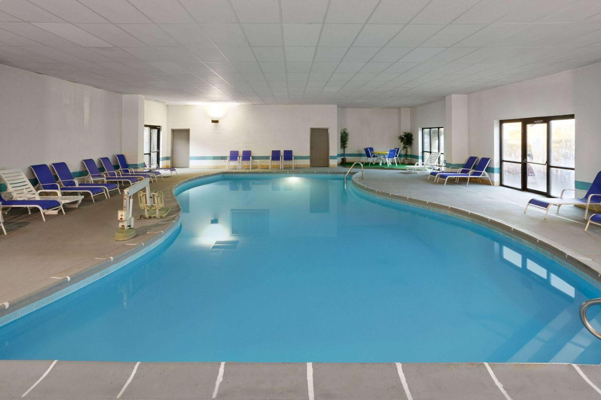 Days Inn & Suites By Wyndham Northwest Indianapolis Esterno foto