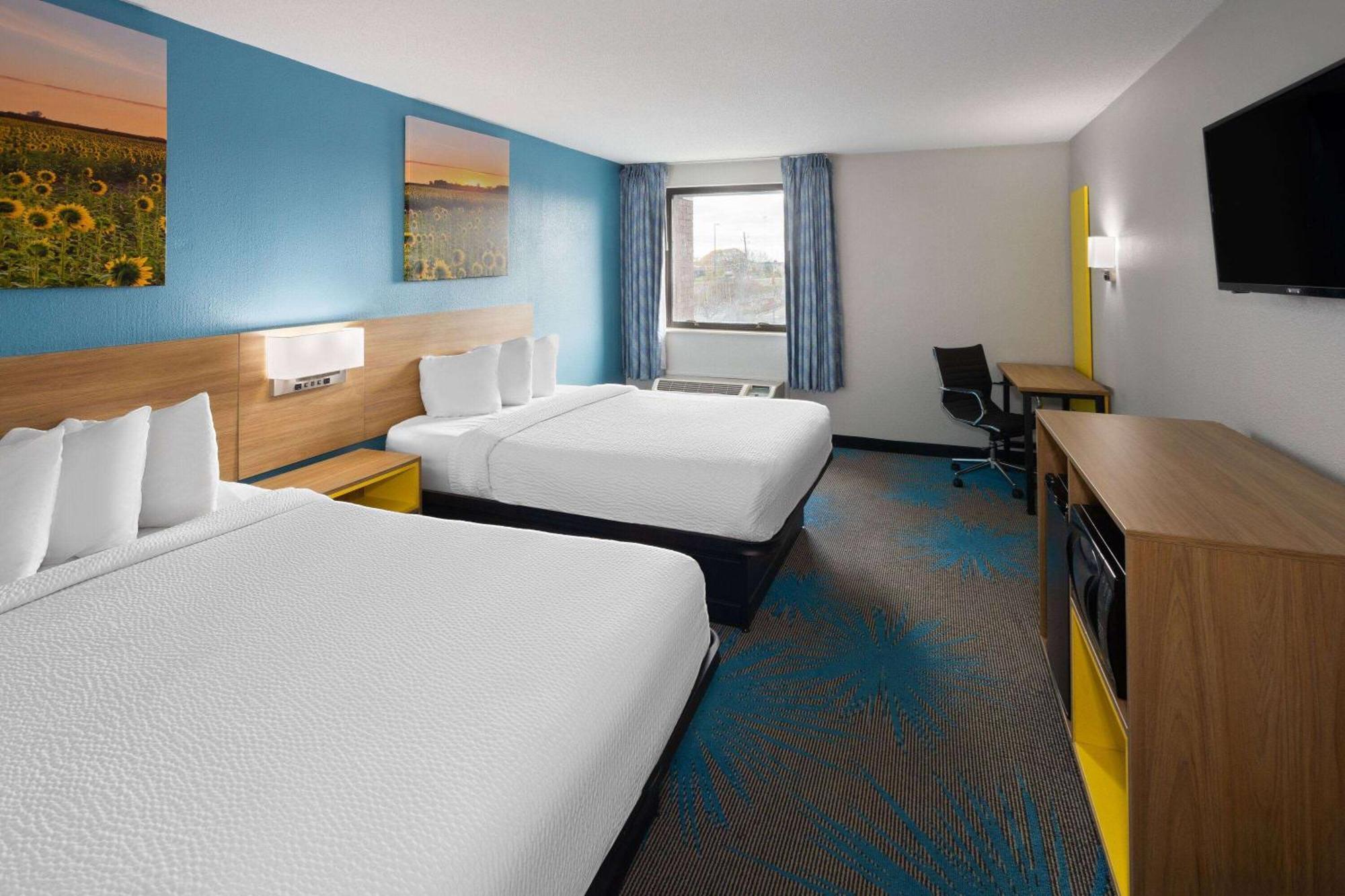 Days Inn & Suites By Wyndham Northwest Indianapolis Esterno foto