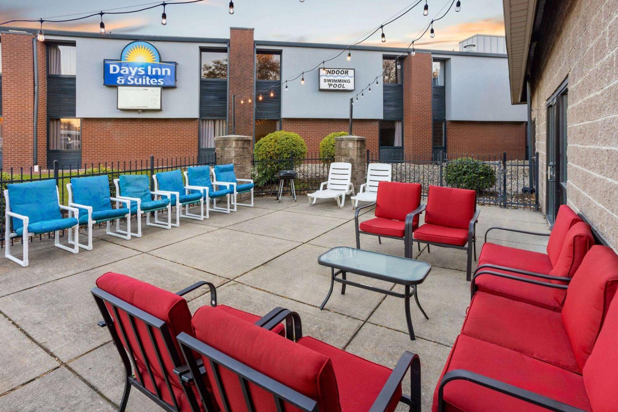 Days Inn & Suites By Wyndham Northwest Indianapolis Esterno foto